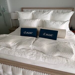 2 dosaze pillows 😴 BRAND NEW!